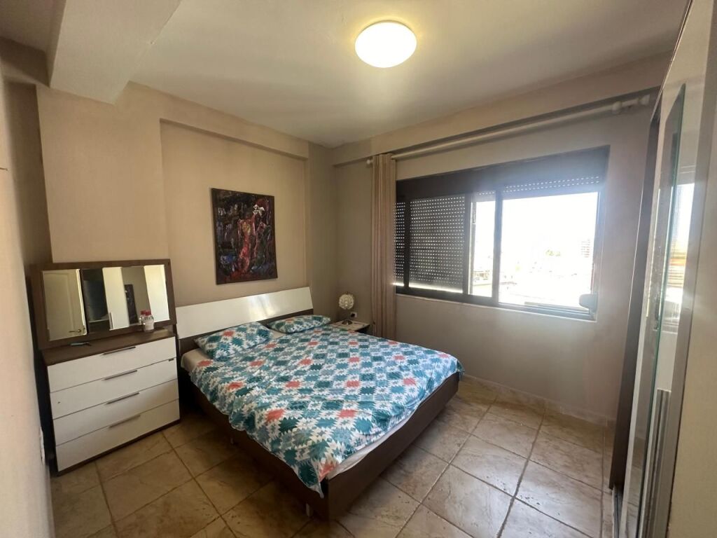 Via Mine Peza, vicino alla Procura di Tirana, si affitta appartamento, 3+1+2, arredato. 70.000 Lek  