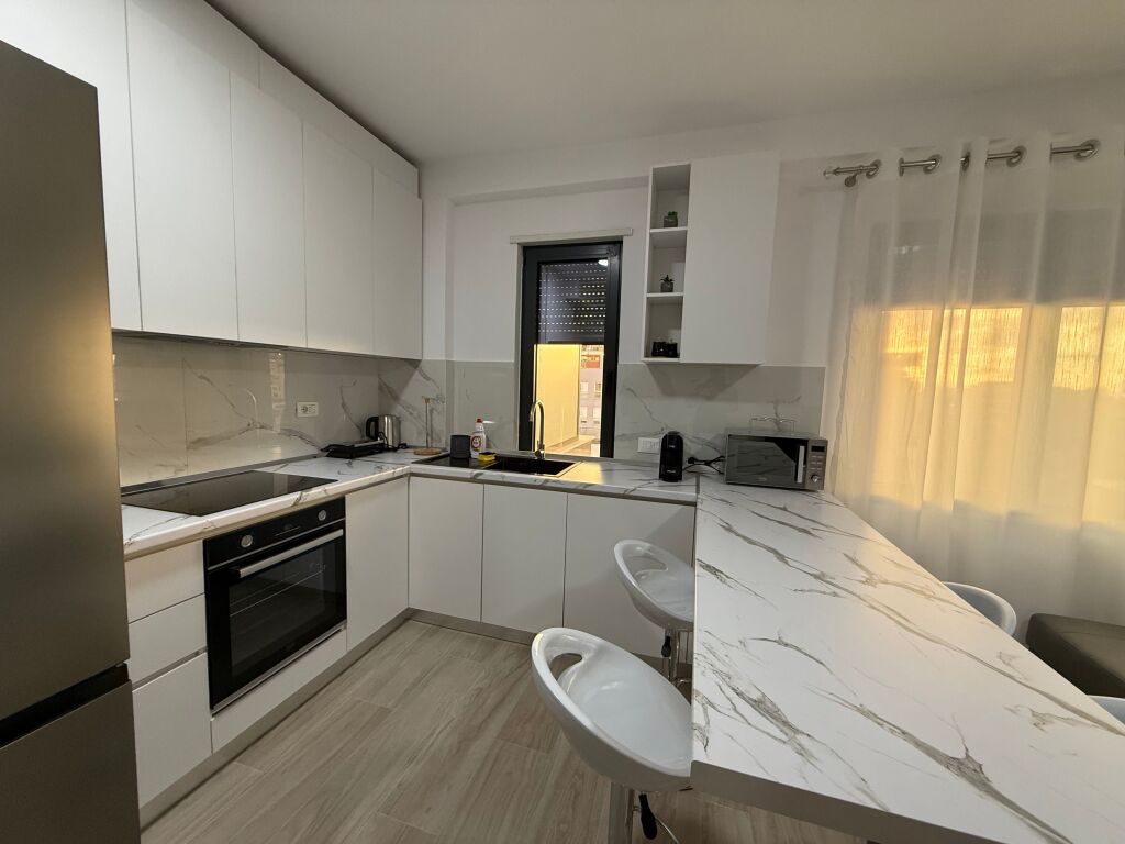 Jepet me qera apartament 2+1+2+Post Parkimi Rruga Qemal Stafa