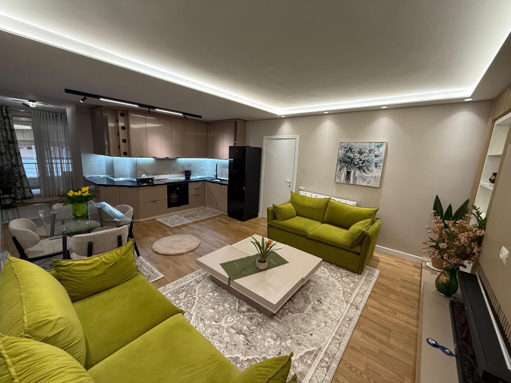 📣 QERA SUPER Apartament 1+1 me Ballkon 📍 Kopeshti Zoologjik, Tirane ✨   🏢 Ndertim i Ri  🪜 Kati 1 (Me Ashensor)  🛋️ Arreduar Me Arkitekt  ✅ I Pa Banuar Me Pare   💶 Cmimi 900 Euro