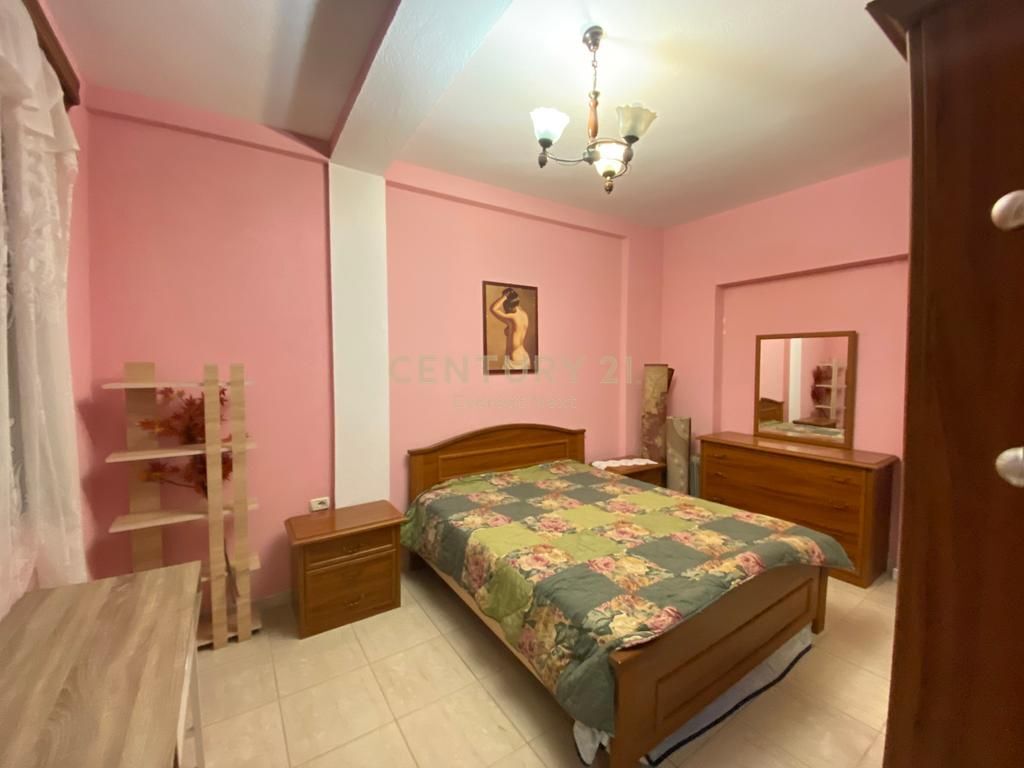 Jepet me qira Apartament 1+1 ne ishBllok !!!