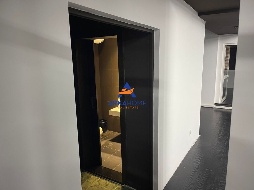 JEPET ME QERA AMBIENT BIZNESI 350M2 "TE SHESHI WILLSON" 4000 EURO