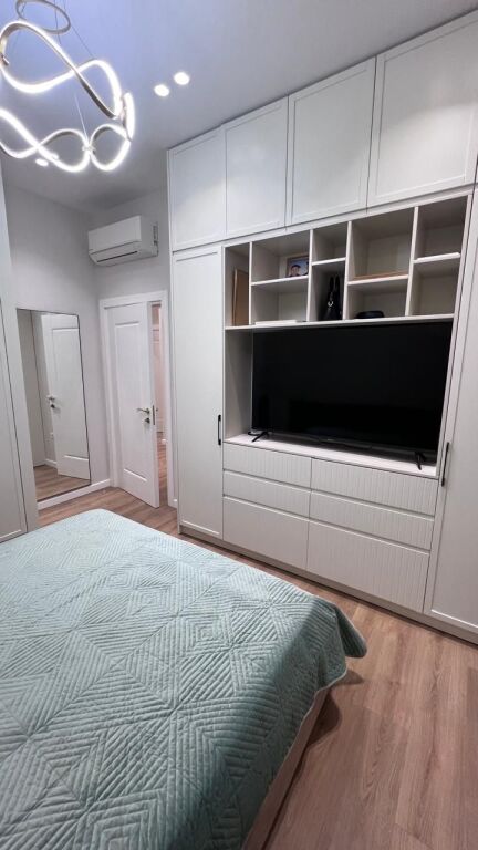 Apartament  luksos per qera 3+1+2+depo ne Selite