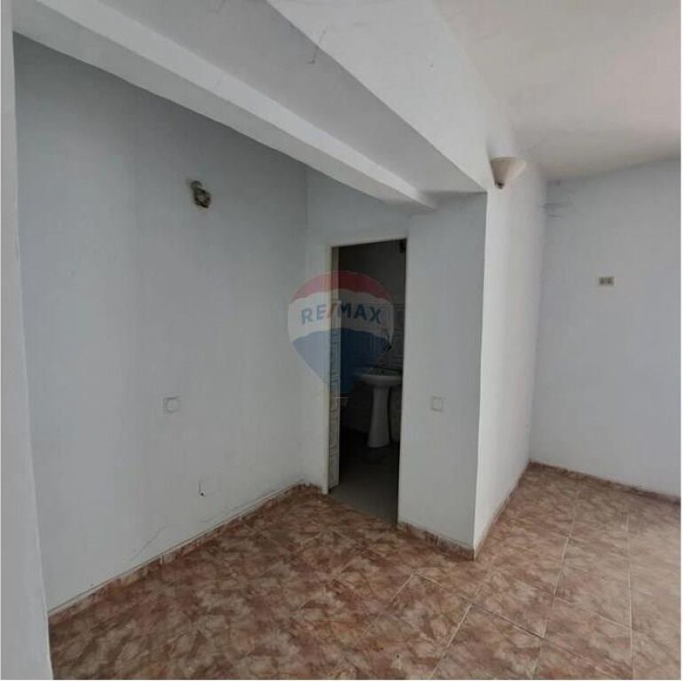 Negozio in Vendita – Via Ali Demi, Vlora