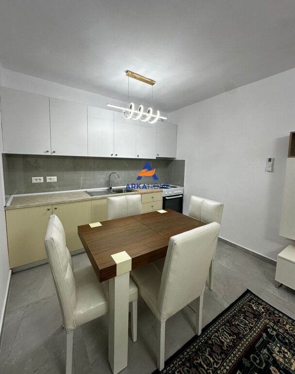 JEPET DUPLEX ME QERA 73M2 "RRUGA HAXHI HYSEN DALLIU , BULEVARDI ZOGU 1" 60000 LEKE