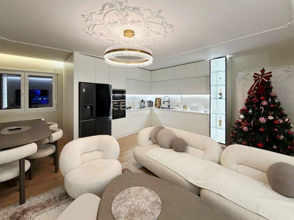 🏡 Vendesi Appartamento Moderno 2+1+2 con 2 Posti Auto – Centro, Tirana