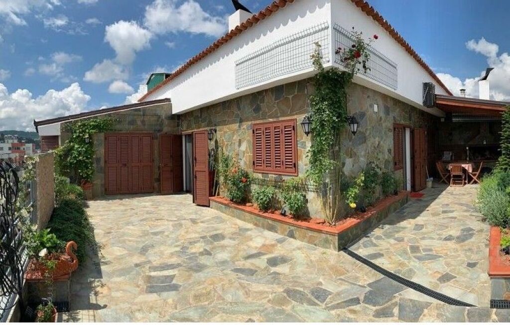 Penthouse për Qera ne Yzberisht