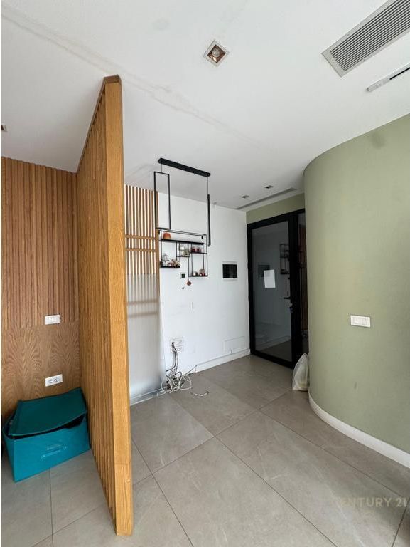 NJESI SHERBIMI TEK OXHAKU