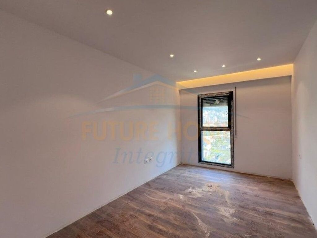 Shitet, Apartament 2+1, Porcelan, Tirane.