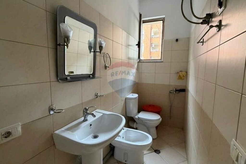 Appartamento - In Affitto - Blloku, Tirana