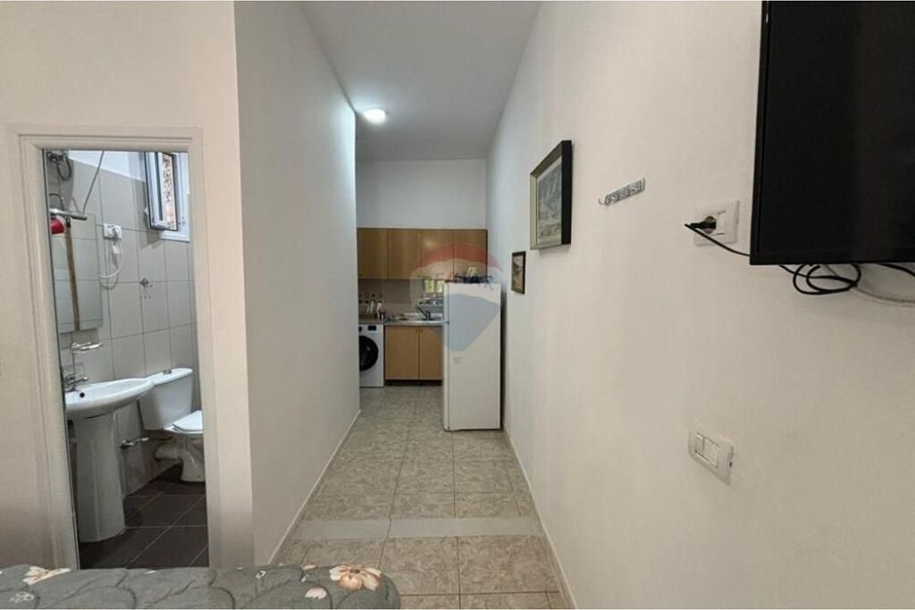 🏖️ Monolocale in Affitto – Lungomare, Vlora