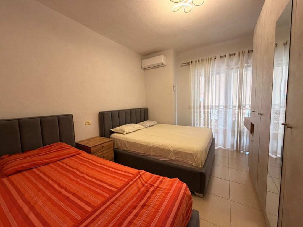 Apartament 1+1 për shitje – Shkëmbi i Kavajës, pranë Hotel Majestic