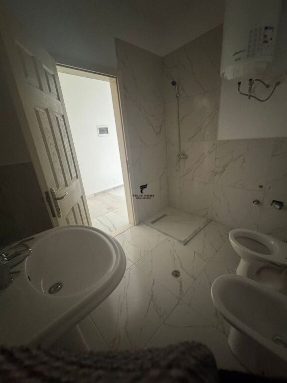 VENDESI APPARTAMENTO 2+1+2 MZEZE - FUSHE 140.000 EURO