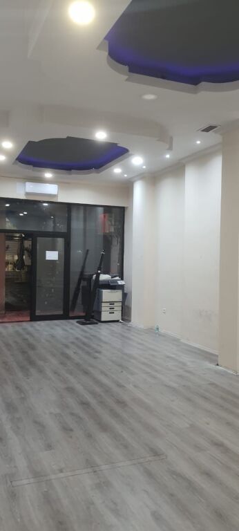 Jepet me qera dyqan te 21 Dhjetori