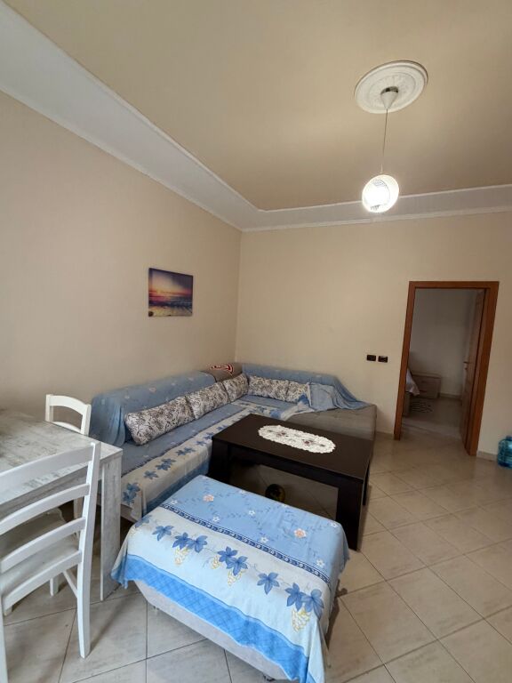 Shitet apartament me super okazion në zonën e Golemi për vetëm 1000€/m².