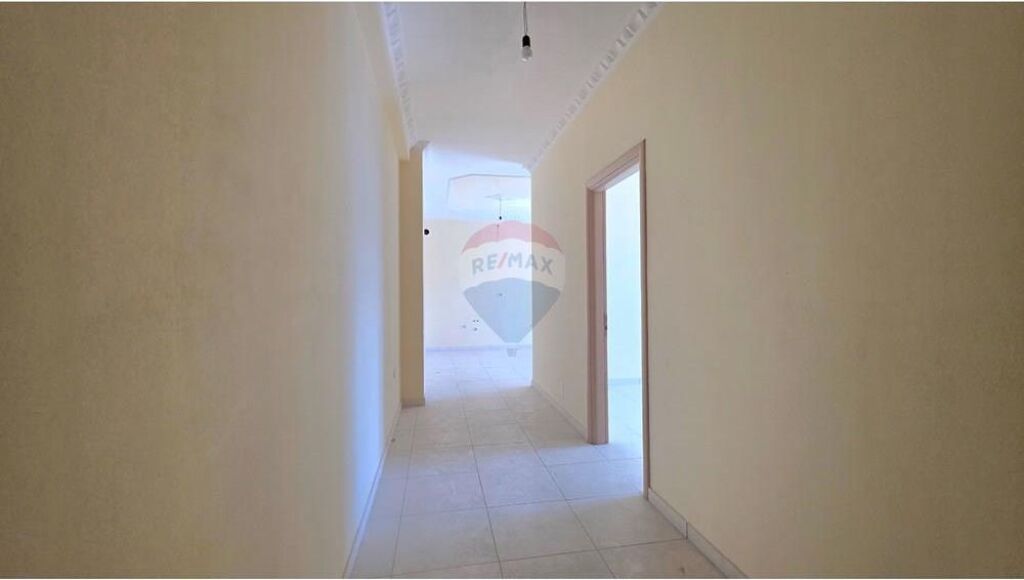 🏡 Shitet Apartament 1+1 në Transballkanike, Vlorë Pas Supermarket Haso