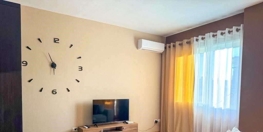 Affittiamo appartamento 1+1+posto auto, in "Rruga e Barrikadave", Tirana!