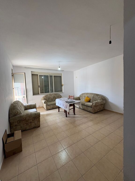 Jepet me qera 1+1 tek Bar Sorriso