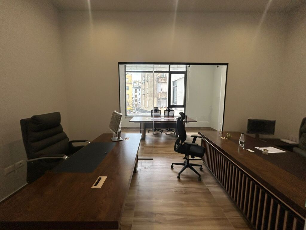 🏢 JEPET AMBIENT BIZNESI ME QIRA  RRUGA MINE PEZA