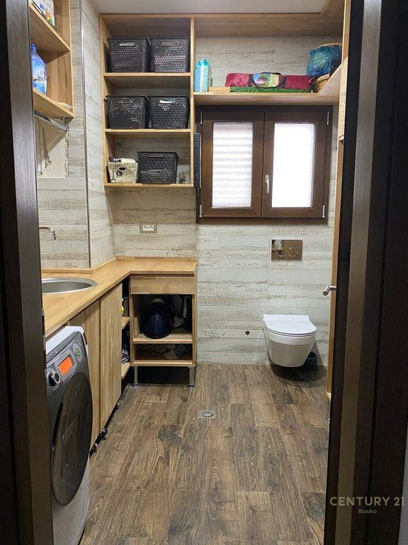 JEPET ME QERA PENTHOUSE NE YZBERISH