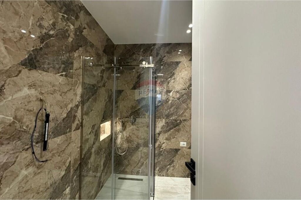 Apartament  2+1+2 + Parkim- Për Shitje - Komuna e Parisit, Tiranë