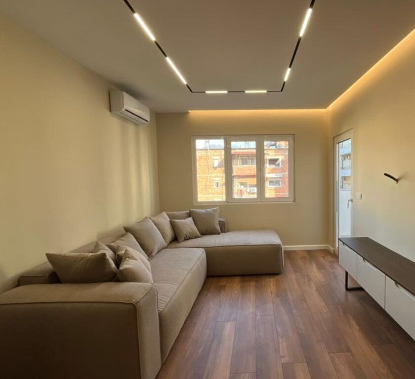 Shitet apartament 1+1