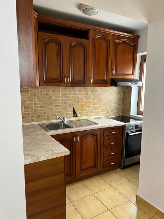 JEPET APARTAMENT 1+1 ME QERA TE OXHAKU 40.000 LEKE