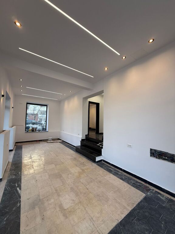 BUSINESS UNIT FOR SALE  📍 On the roadside, opposite Harry Fultz school