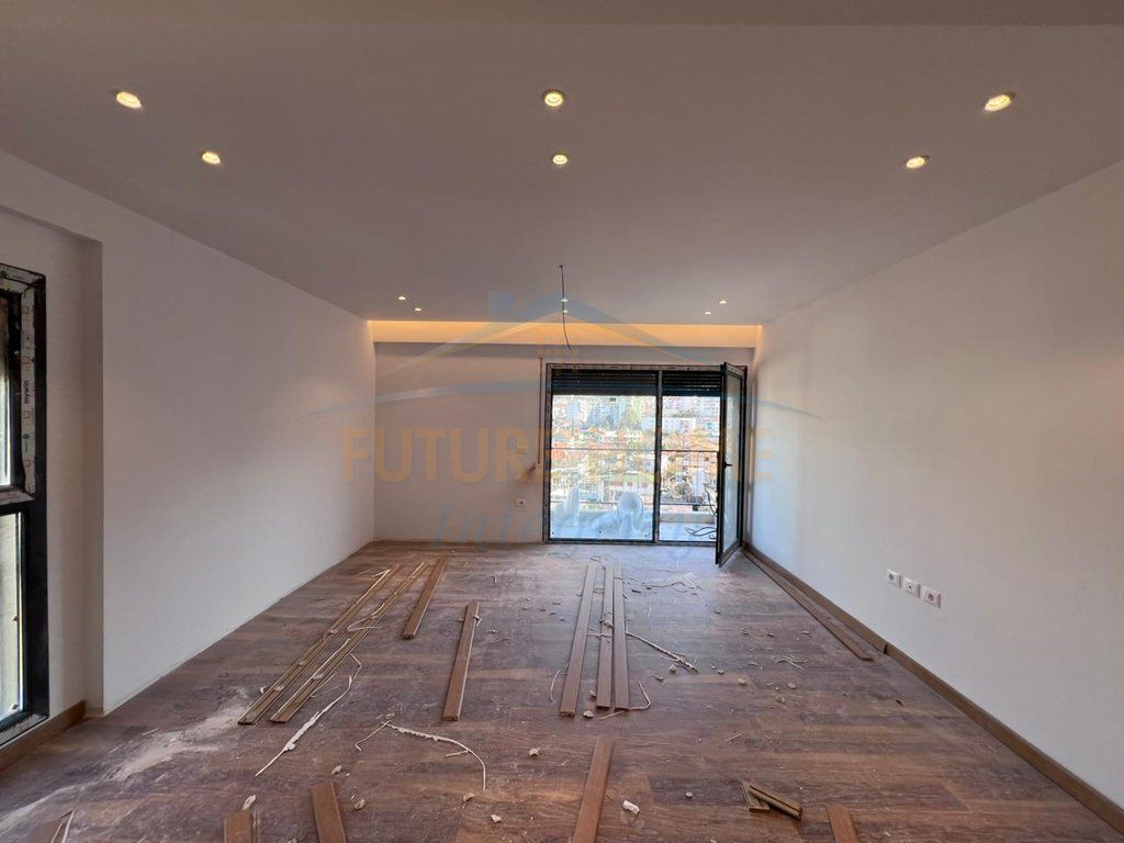 SHITET APARTAMENT 2+1 NE PORCELAN