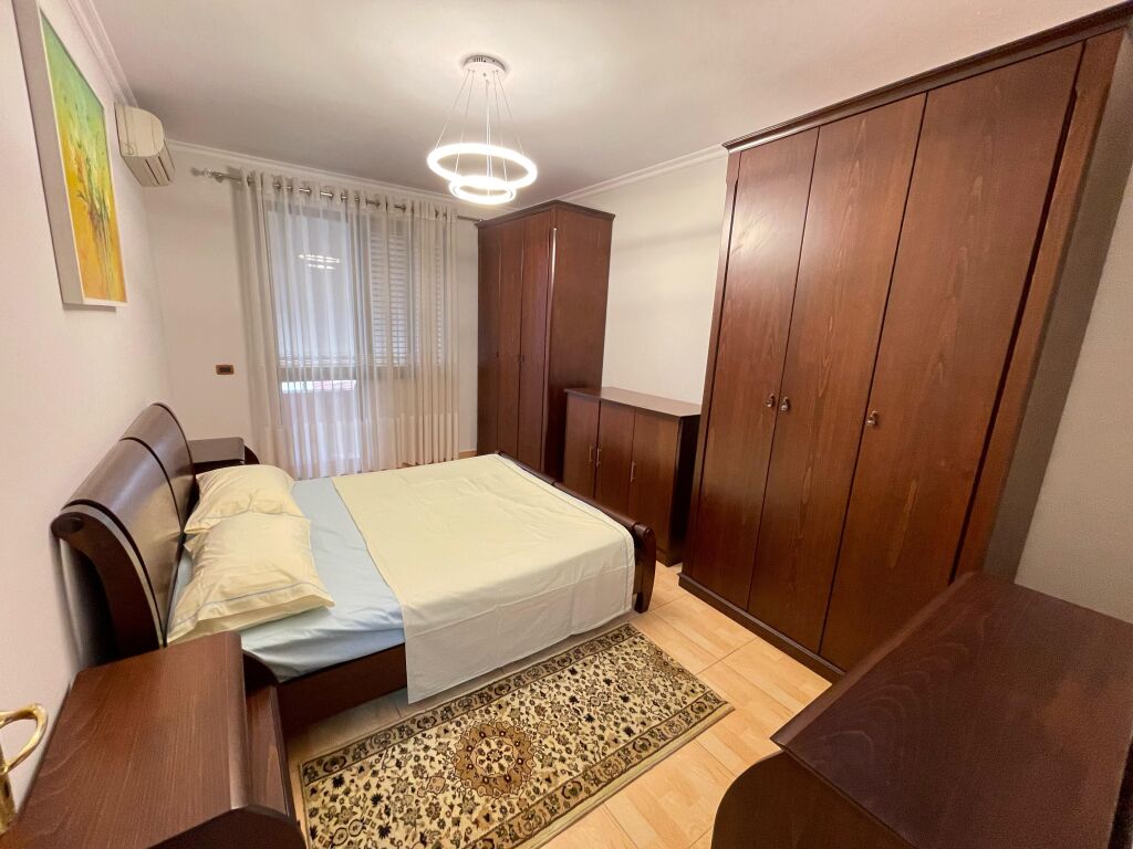 🏡 Jepet me qera apartament 2+1+2 me parking  📍 Vendndodhja: Tek Joena Market, zona 21 Dhjetori💶 Çmimi: 700 euro/muaj