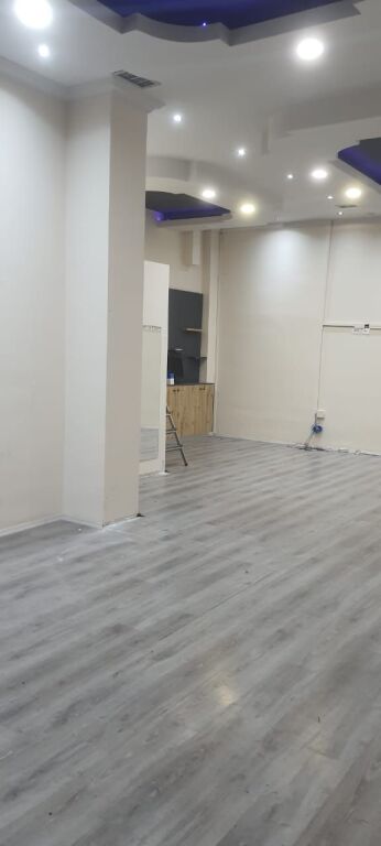 Jepet me qera dyqan te 21 Dhjetori