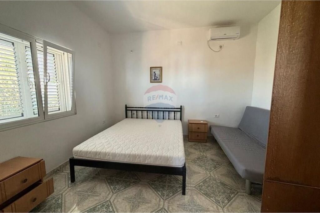 Vilë për Shitje Dhërmi, Rruga Petro Marko