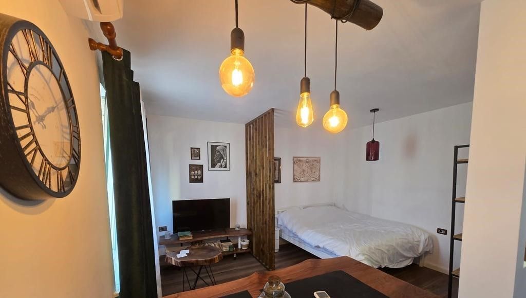 Garsoniere per Qira tek 21 Dhjetori - 42,000 ALL