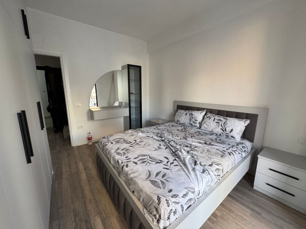 🏢 Jepet me qera apartament 1+1 – 📍Astir, pranë Vilës L2 🏗️ Pallat i sapopërfunduar 🏢 Kati: 7 🏠 Tipologjia: 1+1  💰 Çmimi: 50.000 lekë/muaj