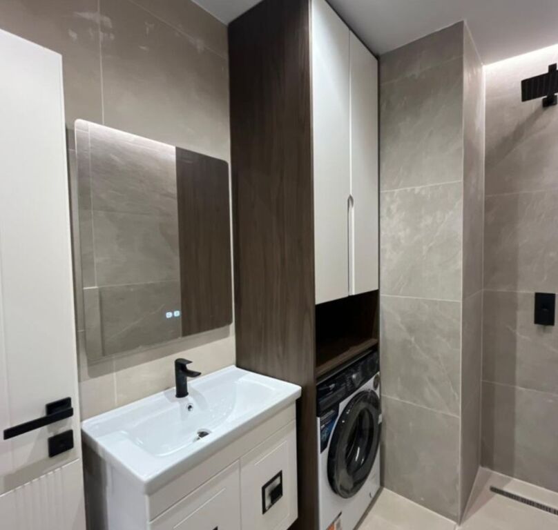 Shitet apartament 1+1