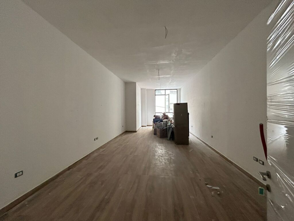 🏢 JEPET AMBIENT BIZNESI ME QIRA  RRUGA MINE PEZA