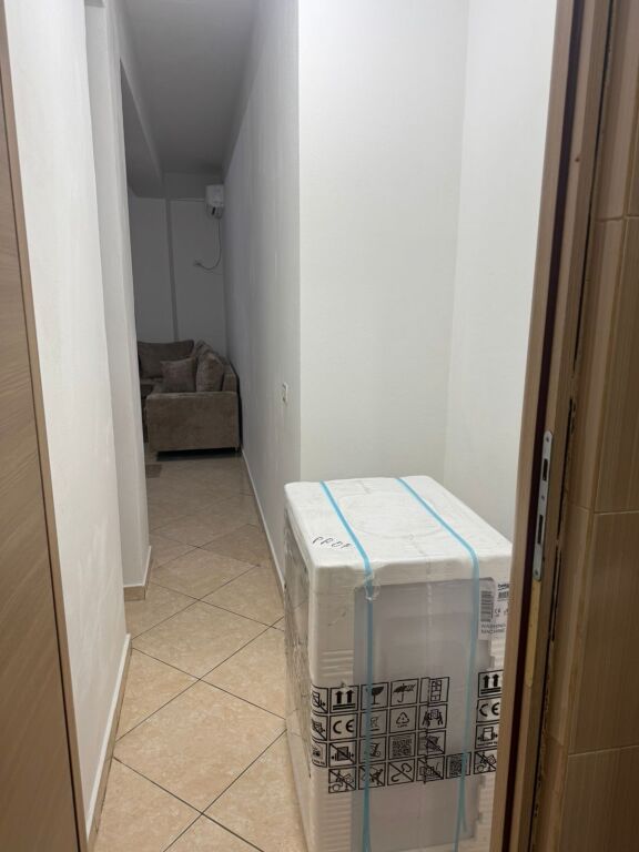 🏠Porcelan,prane Venue Clab jepet me qera kati i II-te i nje vile 1+1,i mobiluar.400Euro