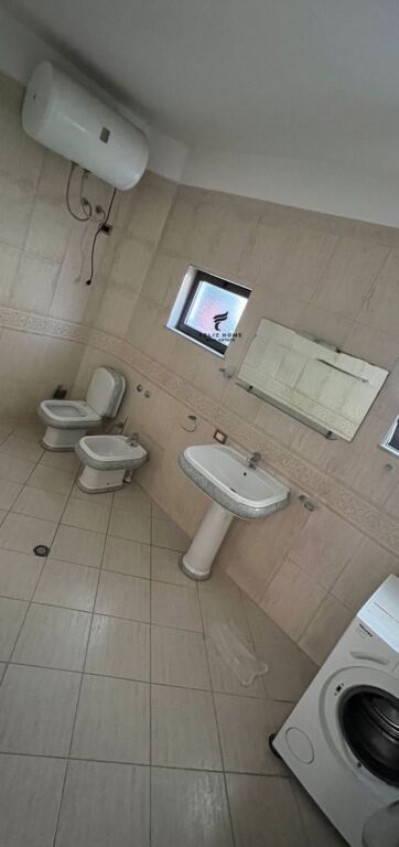 APARTAMENT ME QERA 1+1 QYTET STUDENTI 40.000 LEKE