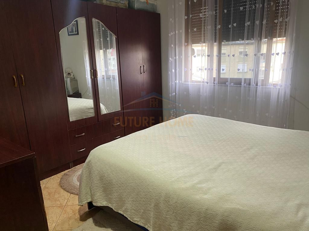 For sale, 2+1 Apartment, Kombinat, Tirana.