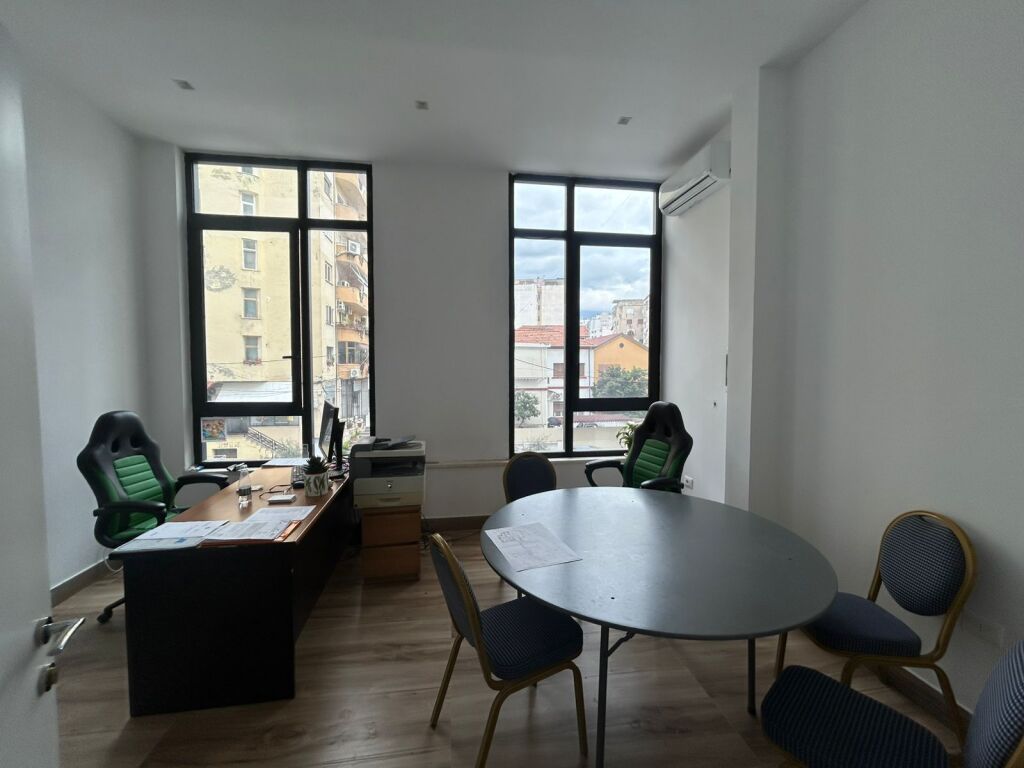 🏢 JEPET AMBIENT BIZNESI ME QIRA  RRUGA MINE PEZA