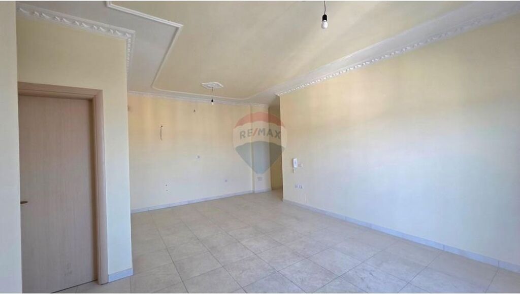 🏡 Shitet Apartament 2+1 në Transballkanike, Vlorë Pas Supermarket Haso