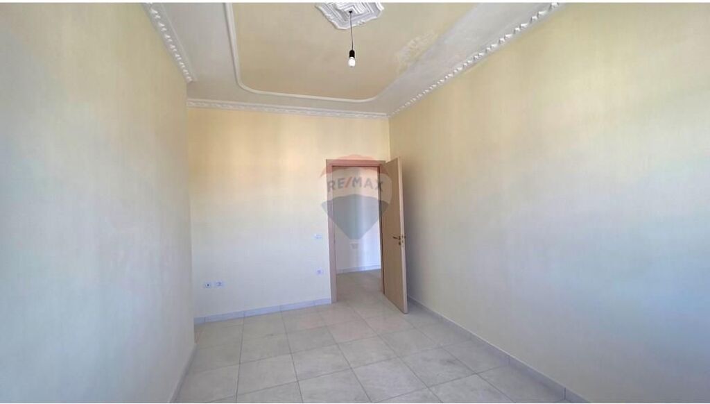 🏡 Shitet Apartament 2+1 në Transballkanike, Vlorë Pas Supermarket Haso