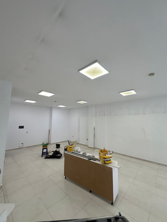 Shop for rent on main street in Yzberisht