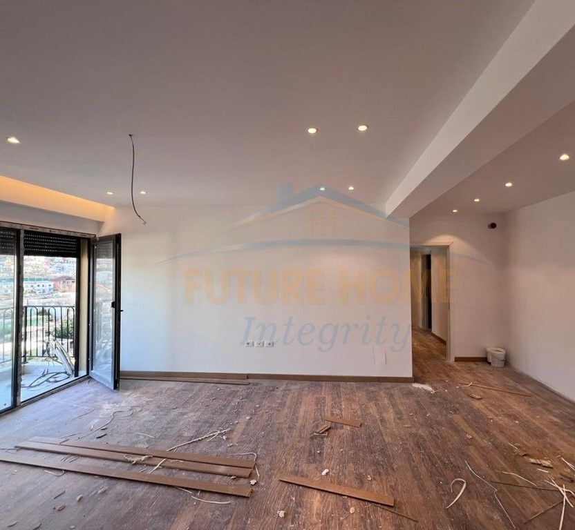 Shitet, Apartament 2+1, Porcelan