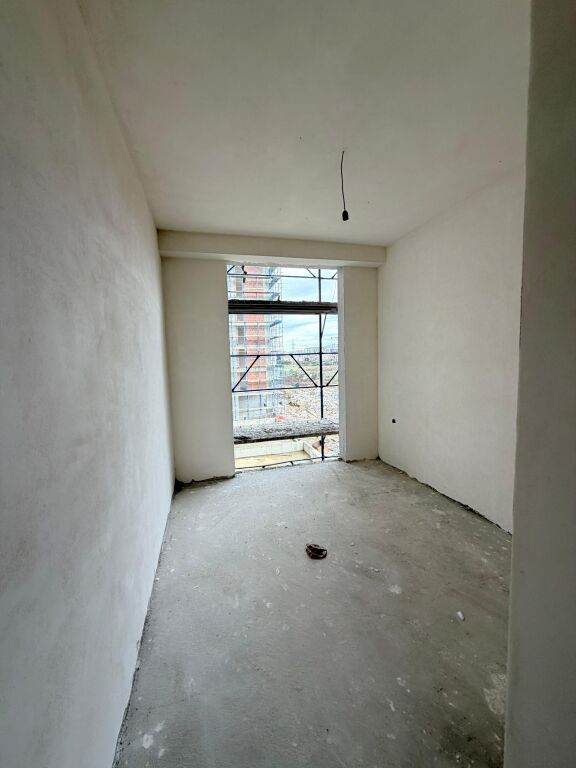 Shitet Apartament 3+1+2+Post Parkimi, tek Bulevardi i Ri