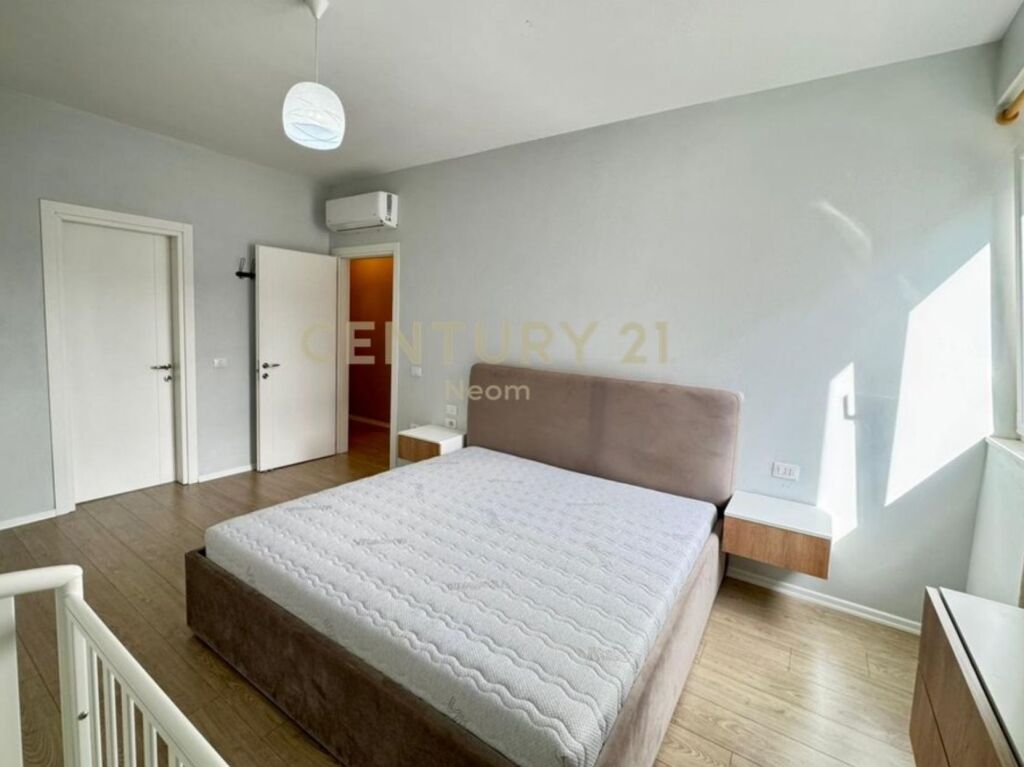 Shitet apartament modern 2+1+2