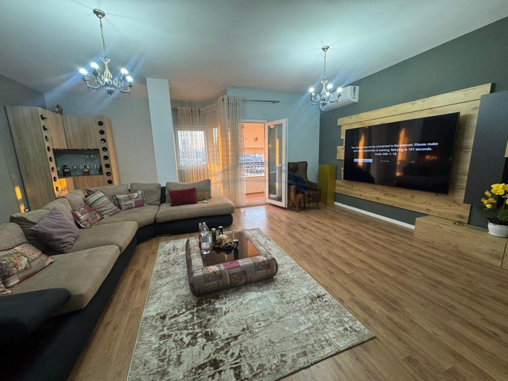 Shitet Apartament 2+1, Jordan Misja