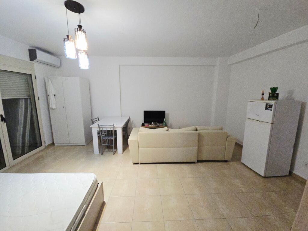 Jepet me Qera Garsonere ne Rotondo Plepa Durres