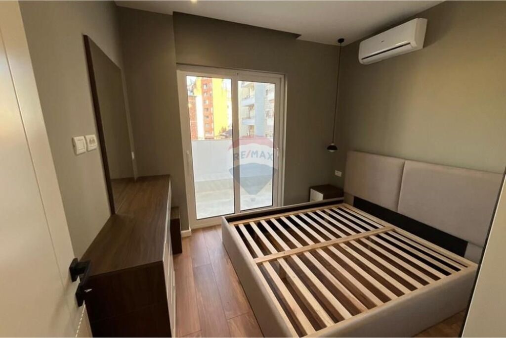 Shitet apartament 1+1 te Mine Peza.