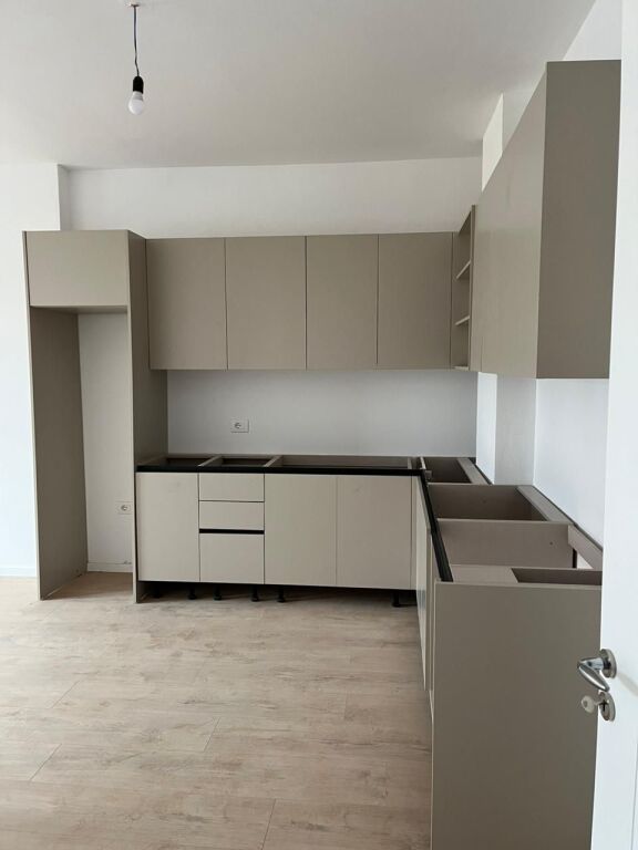 Apartament me qera 2+1+2+ballkon