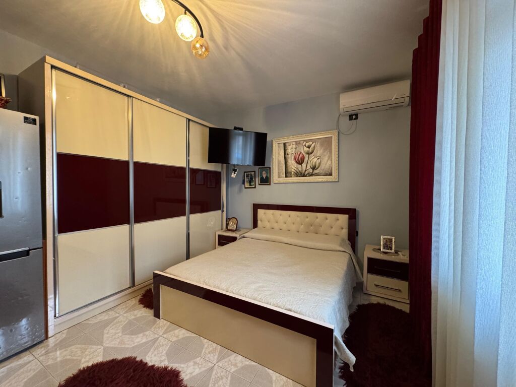 Appartamento 2+1+2+ con cucina separata in vendita, spazio ufficio + balcone + posto auto, Via Durazzo, vicino all'Hotel Coloseut